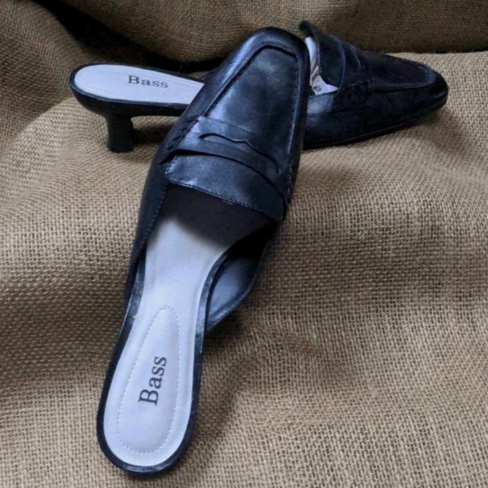 THESE SHOES ARE ON HOLD!!Bass Slides - Black - 7